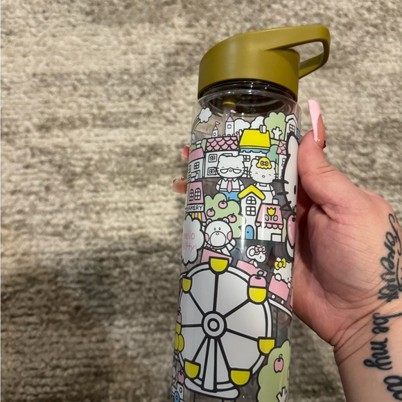 Hello kitty bottle - Picture 3 of 4